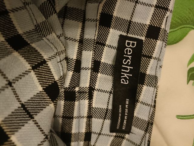 Minifalda de cuadros escoceses.