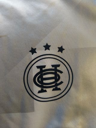 Camiseta Hollister, estilo fútbol