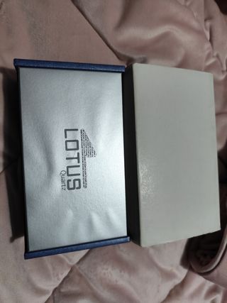 Reloj lotus