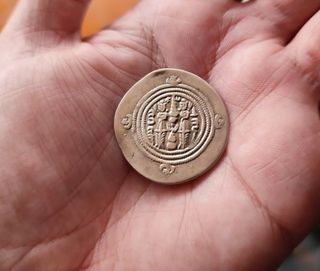 Moneda dracma Sasánida rey Khusro II. PLATA
