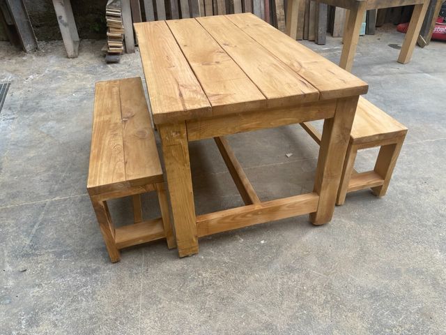 Oferta conjunto mesa y bancos madera mac