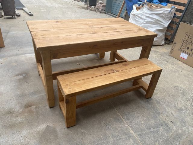 Oferta conjunto mesa y bancos madera mac