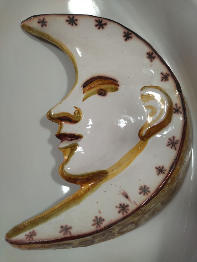 Luna de cerámica. Artesanía