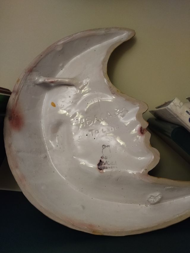 Luna de cerámica. Artesanía