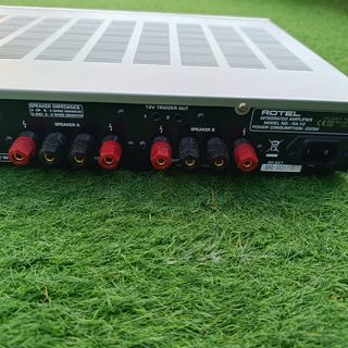 Amplificador Rotel ra10