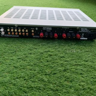 Amplificador Rotel ra10