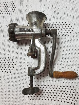 Màquina de picar carn manual antiga marca Elma.