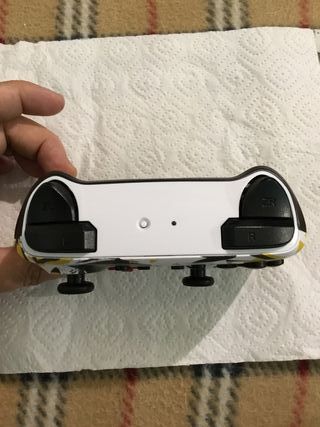 Mando Nintendo switch pikachu graffiti edition