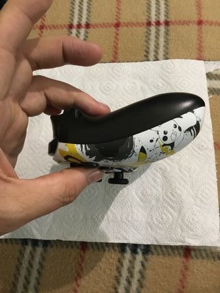 Mando Nintendo switch pikachu graffiti edition