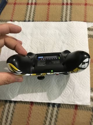 Mando Nintendo switch pikachu graffiti edition