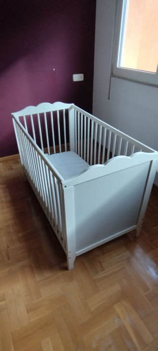 Cuna y colchón ikea