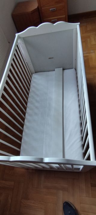 Cuna y colchón ikea