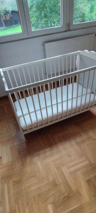 Cuna y colchón ikea