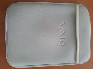 Mini portátil Sony Vaio netbook con funda y caja.