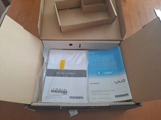 Mini portátil Sony Vaio netbook con funda y caja.
