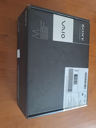Mini portátil Sony Vaio netbook con funda y caja.