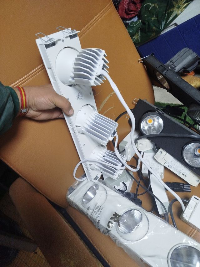 Luz led empotrable triple