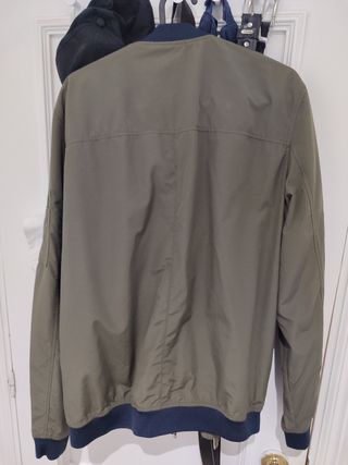 Chaqueta Bomber color caqui