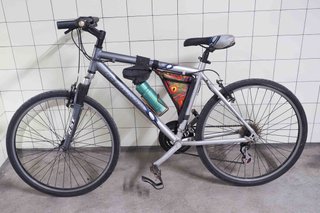 Bicicleta de montaña GIANT de 26"