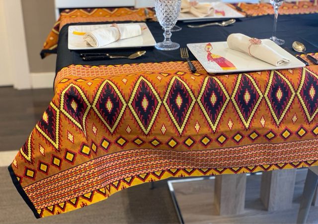 Mantel africano con camino de mesa incorporado