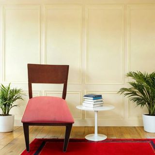 SILLA CON TAPIZADO ROJO