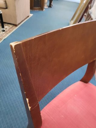 SILLA CON TAPIZADO ROJO