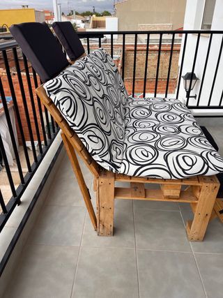 OFERTON Banco de jardin, muy nuevo con colchoneta