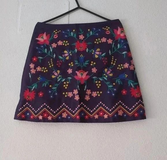 Falda bordada springfield