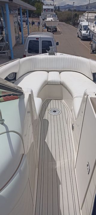 BARCO A MOTOR SEARAY