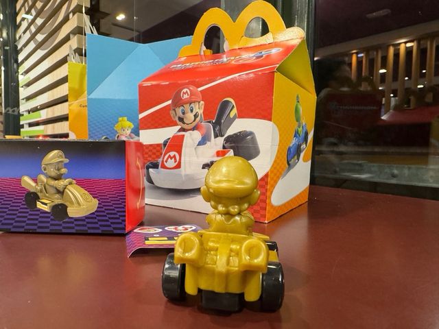 Muñeco Super Mario Gold - Mario Kart McDonald's.