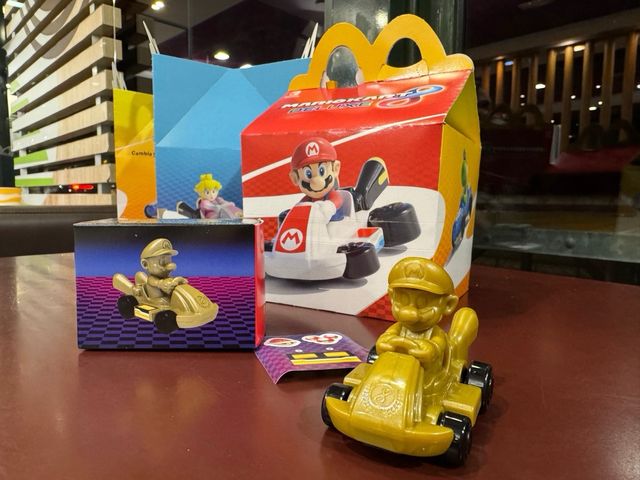 Muñeco Super Mario Gold - Mario Kart McDonald's.