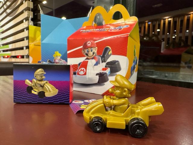 Muñeco Super Mario Gold - Mario Kart McDonald's.