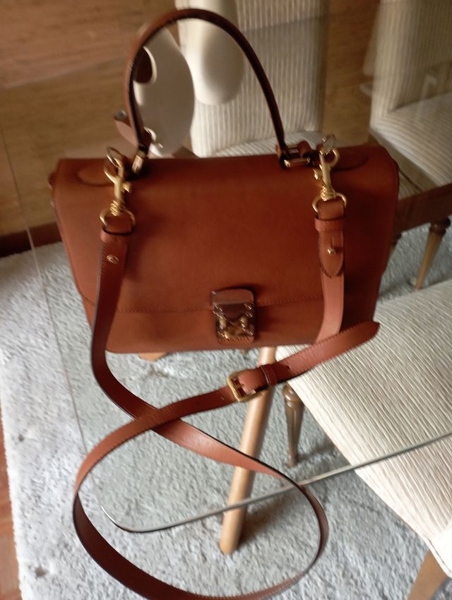 Bolso de mano y hombro ,marca Barada