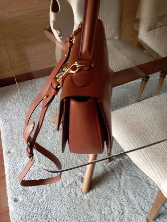 Bolso de mano y hombro ,marca Barada