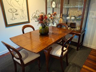 Mesa de comedor y 6 sillas anticuario