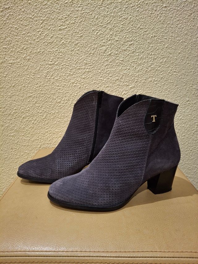 Botín ante gris marengo