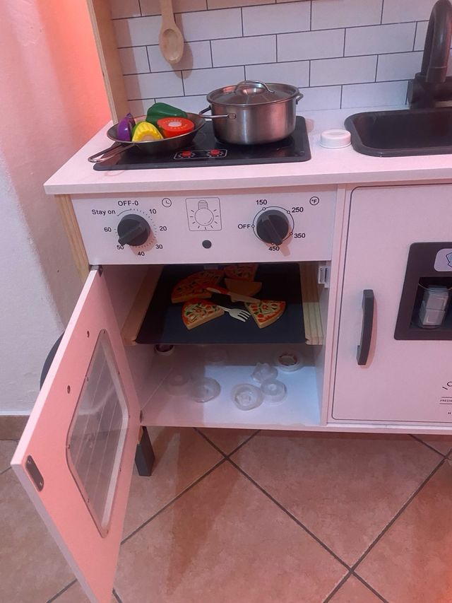 Cucina giocattolo 