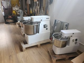DISPONEMOS DE MAQUINARIA PARA HOSTELERIA