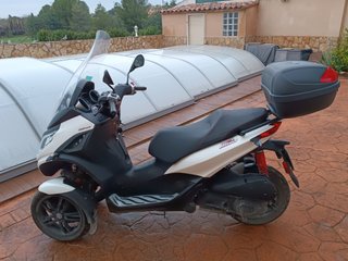 Moto Piaggio MP3 300.