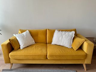 Sofá Amarillo Maison du Monde 3-4 plazas