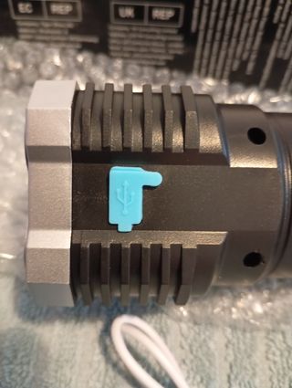 SUPER LINTERNA "cargable"