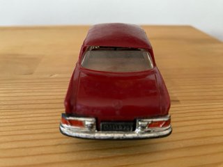 Coche de juguete antiguo