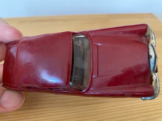 Coche de juguete antiguo