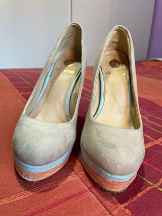 Zapatos tacon beige