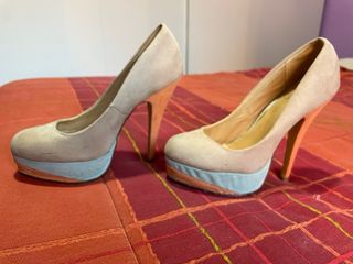 Zapatos tacon beige