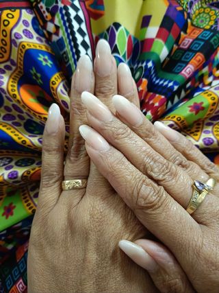 Manicurista Profesional. Uñas acrílicas