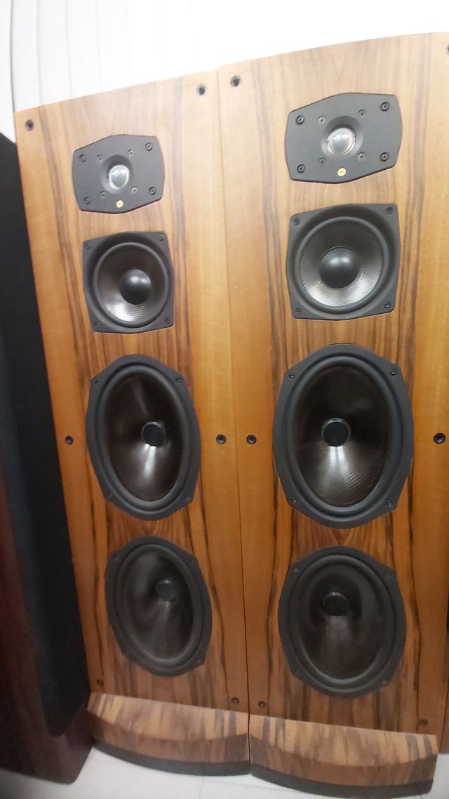 Altavoces RCF Mytho4