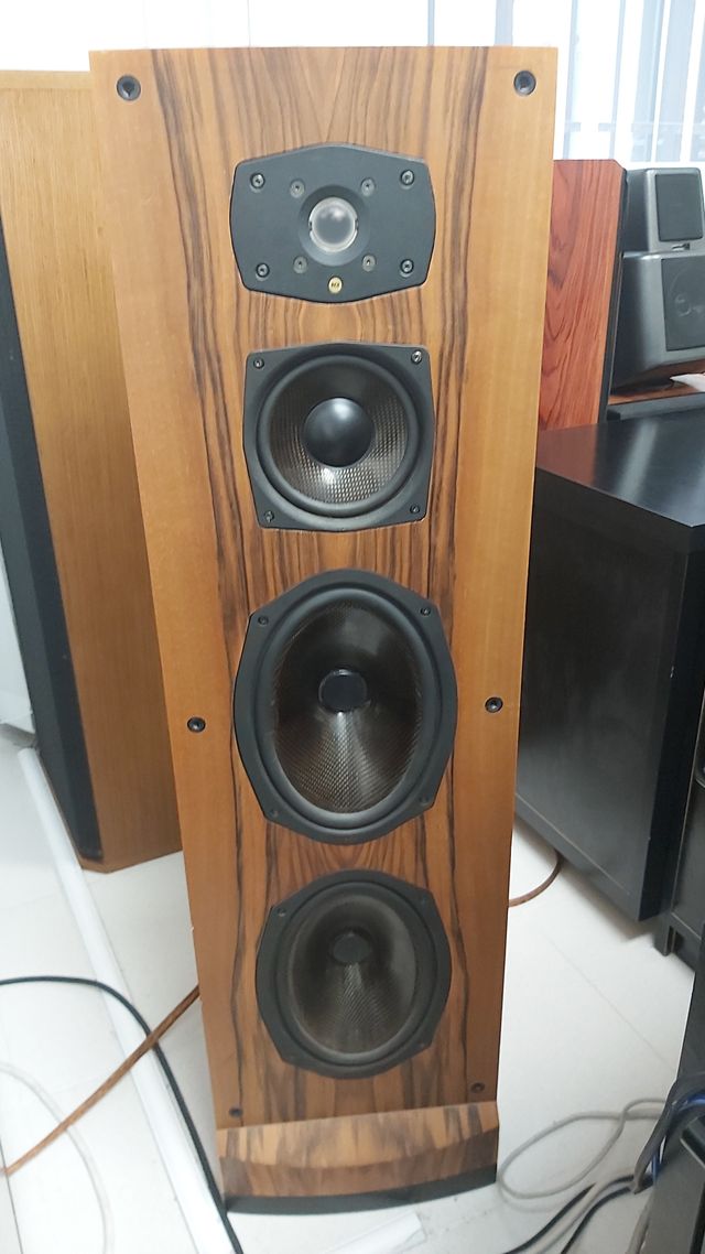 Altavoces RCF Mytho4