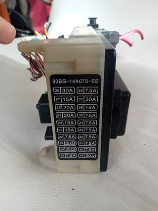 Caja fusibles ford mondeo familiar 1.8 16v (92-96)