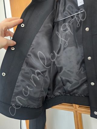 Cazadora crop tipo motera negra zara